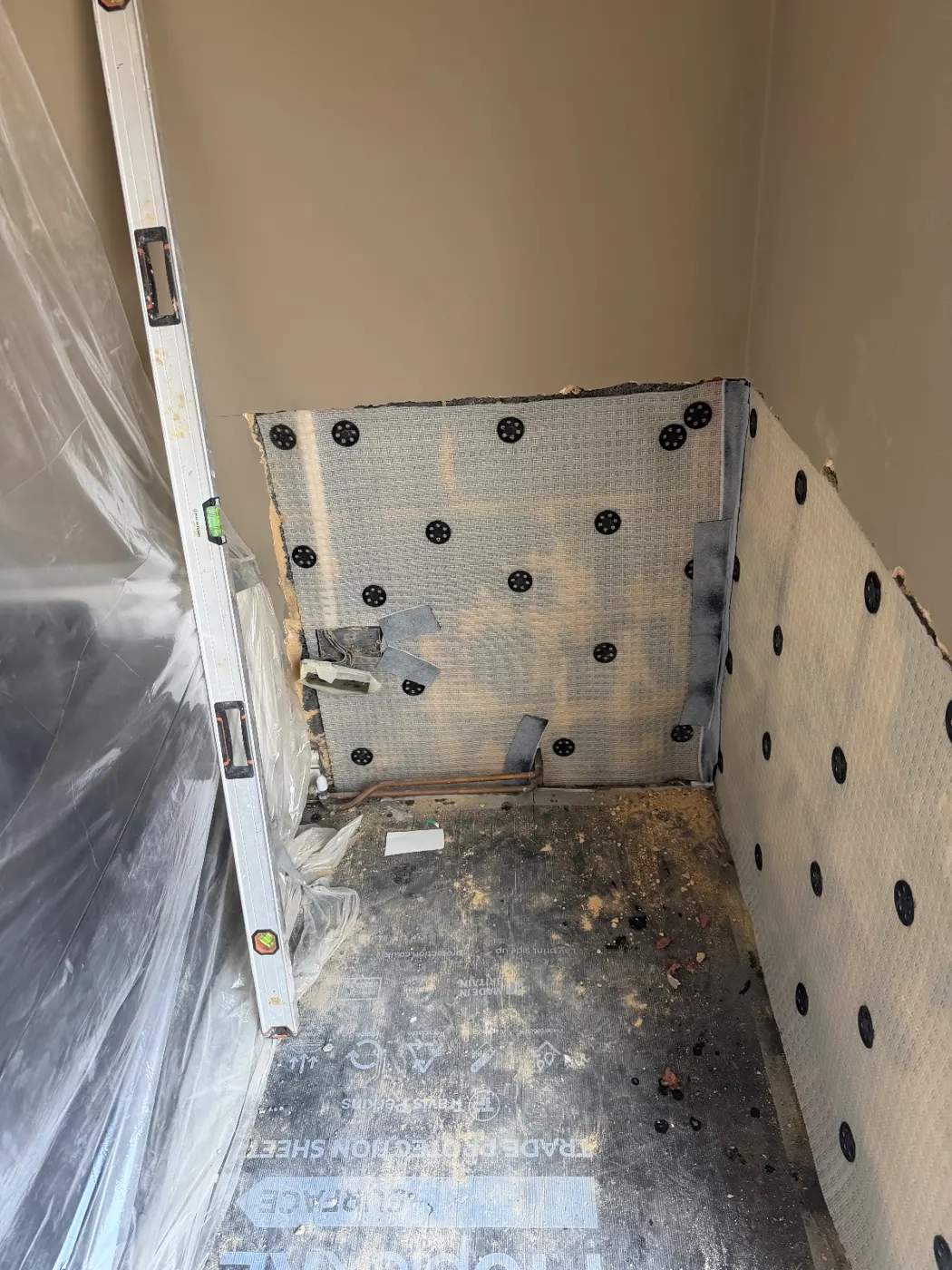 Proofterior Dry System membrane fixed to the lower walls before replastering