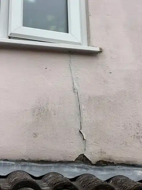 close up Flaking paint and cracked render on a Southampton, SO15 property before exterior restoration